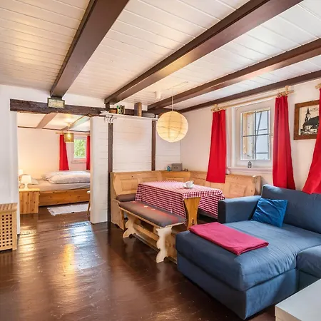 Haeusle An Der Huele *