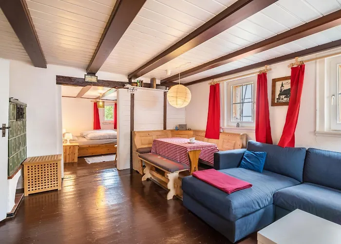 Haeusle An Der Huele *