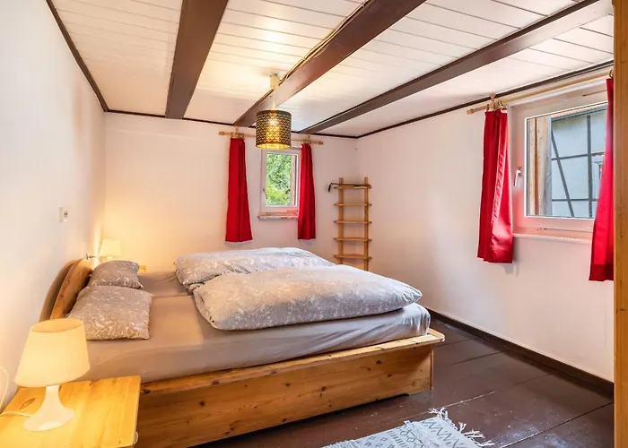 Nyaraló Haeusle An Der Huele Hohenstein