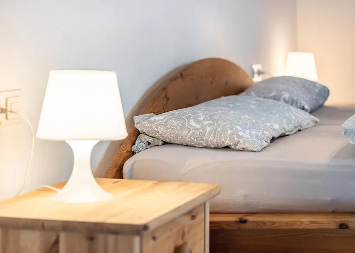 Haeusle An Der Huele Hohenstein