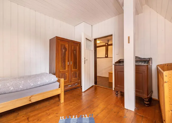 Haeusle An Der Huele Hohenstein